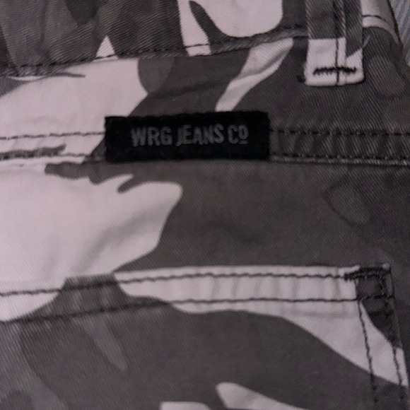 Multi-sex camo jorts; vintage - Picture 3 of 3